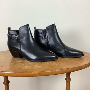 Sam Edelman black leather bootie size 8.5